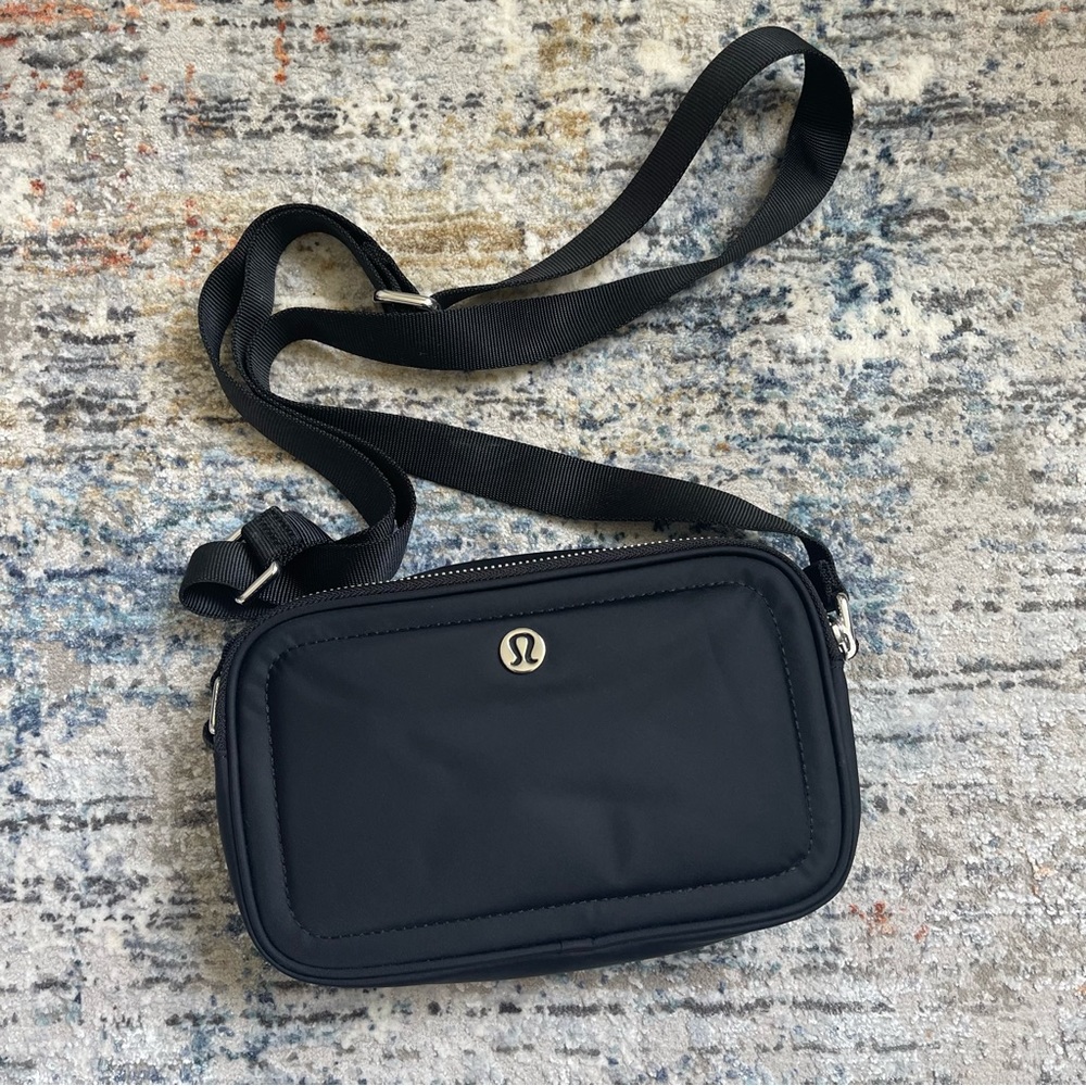 Lululemon Crossbody Camera Bag 2L